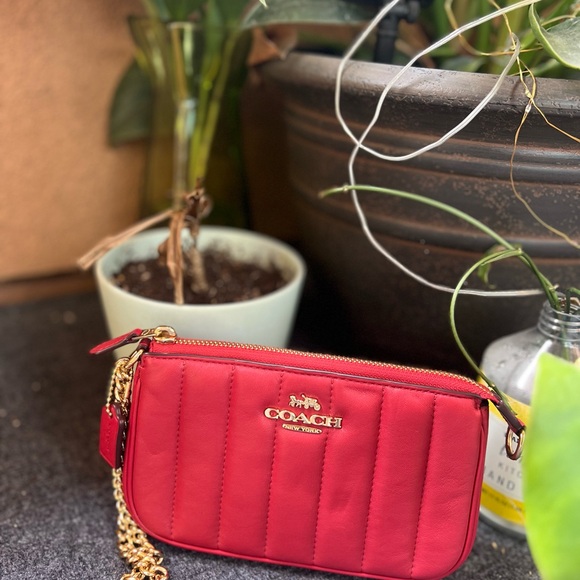 Coach Nolita quilted bag / wristlet red in gold hardware - Picture 3 of 13